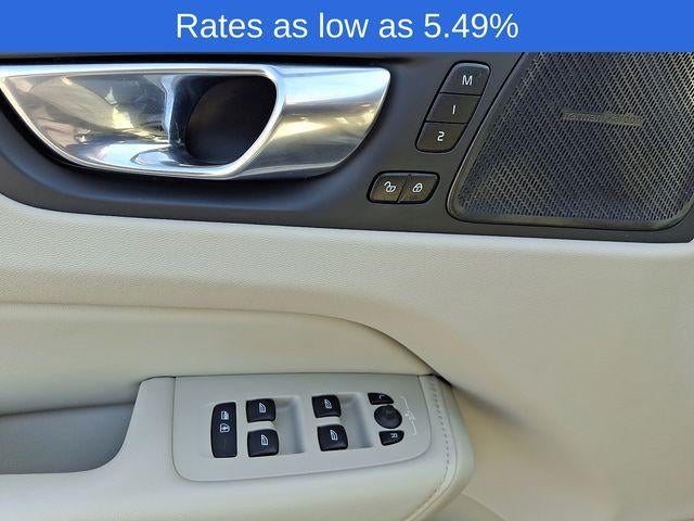 2023 Volvo XC60 B5 AWD Ultimate Bright Theme