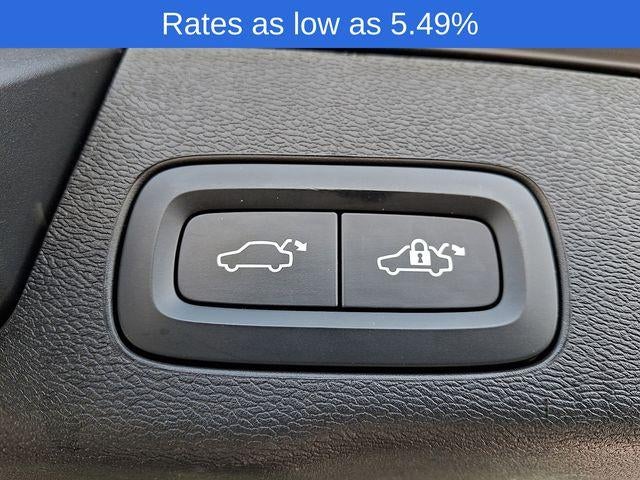 2023 Volvo XC60 B5 AWD Ultimate Bright Theme