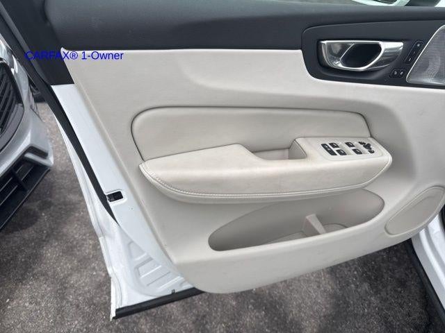 2023 Volvo XC60 B5 AWD Ultimate Bright Theme