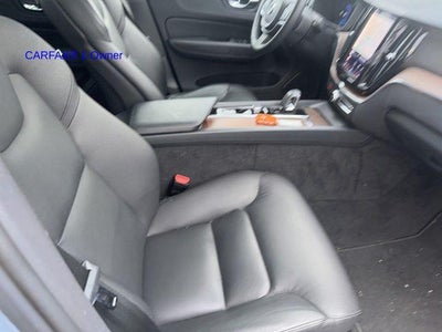 2022 Volvo XC60 B5 AWD Momentum