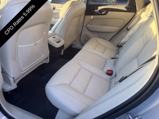 2024 Volvo XC60 B5 AWD Core Dark Theme