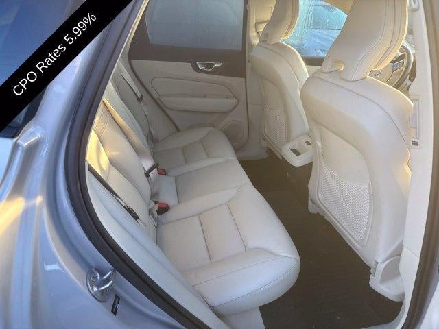 2024 Volvo XC60 B5 AWD Core Dark Theme
