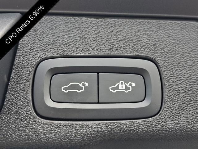 2024 Volvo XC60 B5 AWD Plus Dark Theme