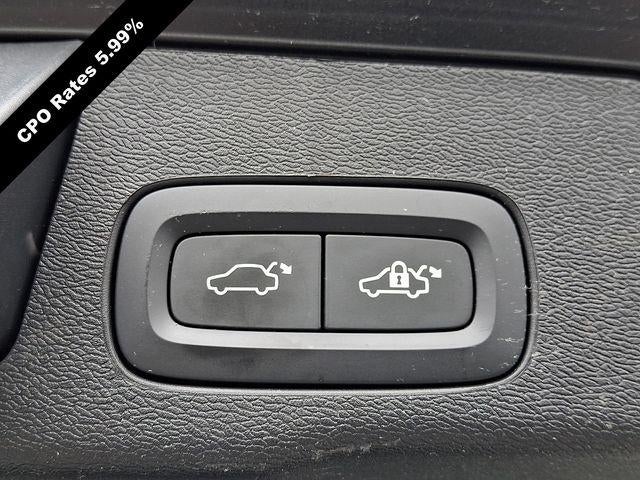 2024 Volvo XC60 B5 AWD Plus Dark Theme