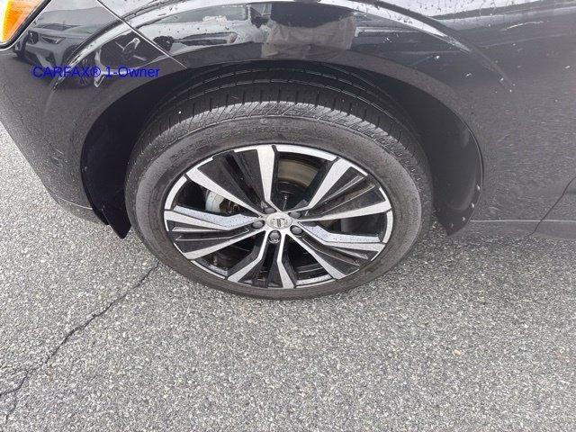 2024 Volvo XC60 B5 AWD Plus Dark Theme