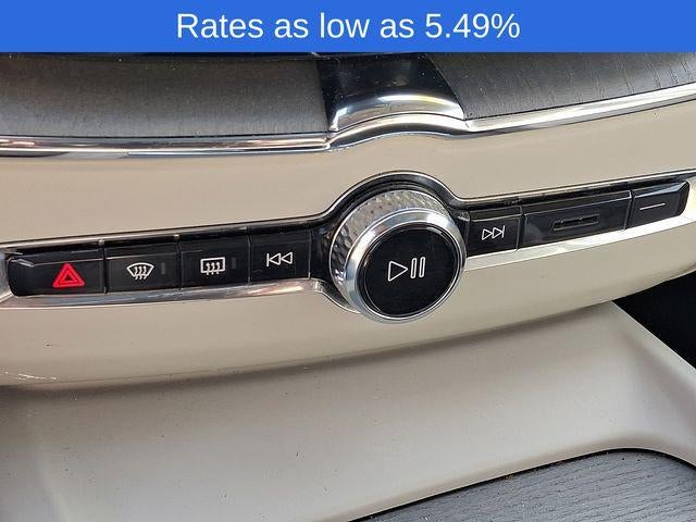 2024 Volvo XC60 B5 AWD Plus Dark Theme