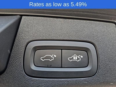 2024 Volvo XC60 B5 AWD Plus Dark Theme