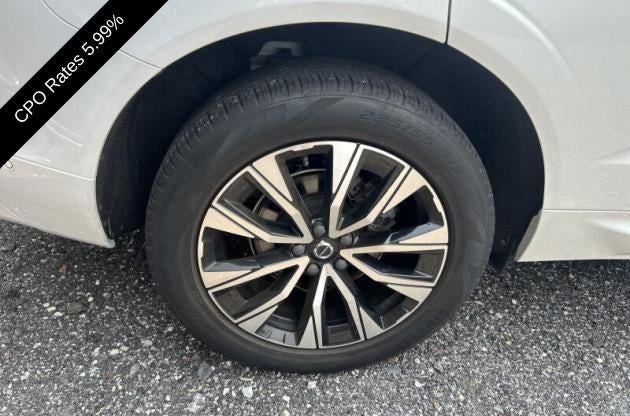 2024 Volvo XC60 B5 AWD Plus Dark Theme