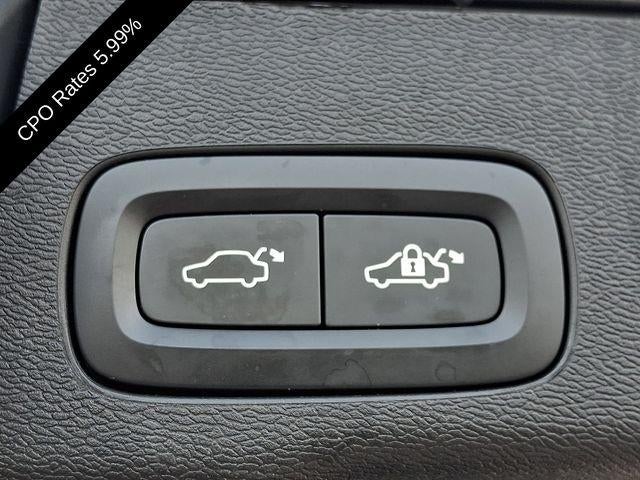 2024 Volvo XC60 B5 AWD Plus Dark Theme