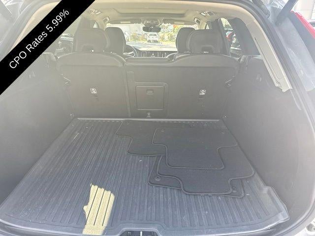 2024 Volvo XC60 B5 AWD Plus Dark Theme