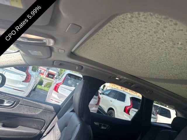 2024 Volvo XC60 B5 AWD Plus Dark Theme