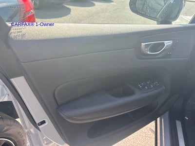 2024 Volvo XC60 B5 AWD Plus Dark Theme