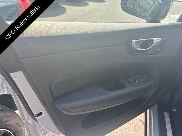 2024 Volvo XC60 B5 AWD Plus Dark Theme