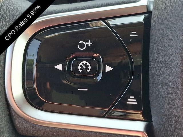 2024 Volvo XC60 B5 AWD Plus Dark Theme