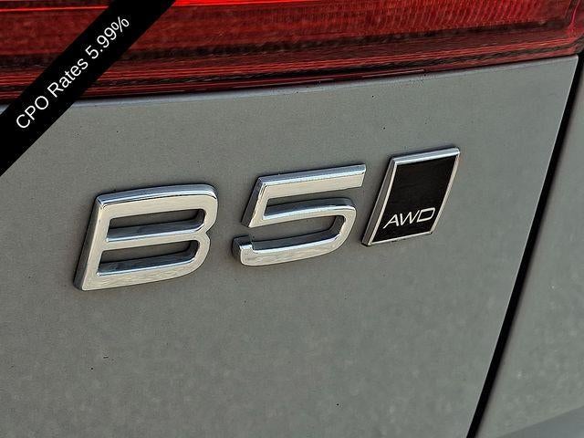 2024 Volvo XC60 B5 AWD Plus Dark Theme