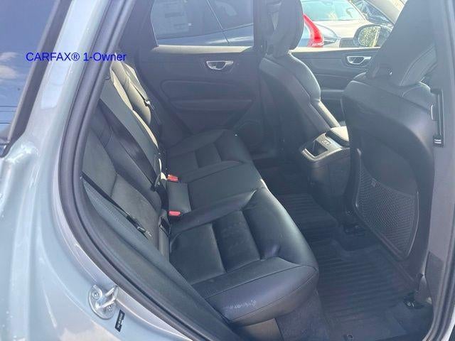 2024 Volvo XC60 B5 AWD Plus Dark Theme