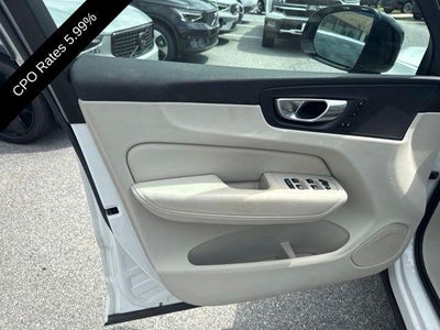 2024 Volvo XC60 B5 AWD Plus Dark Theme