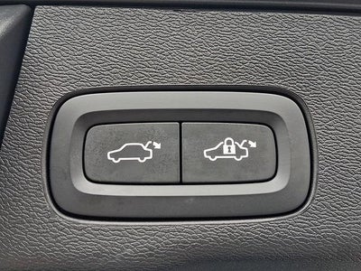 2024 Volvo XC60 B5 AWD Plus Dark Theme
