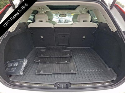 2024 Volvo XC60 B5 AWD Plus Dark Theme