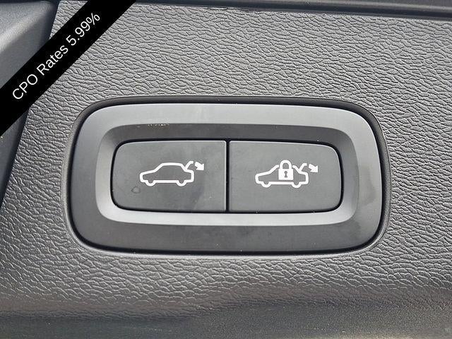 2024 Volvo XC60 B5 AWD Plus Dark Theme