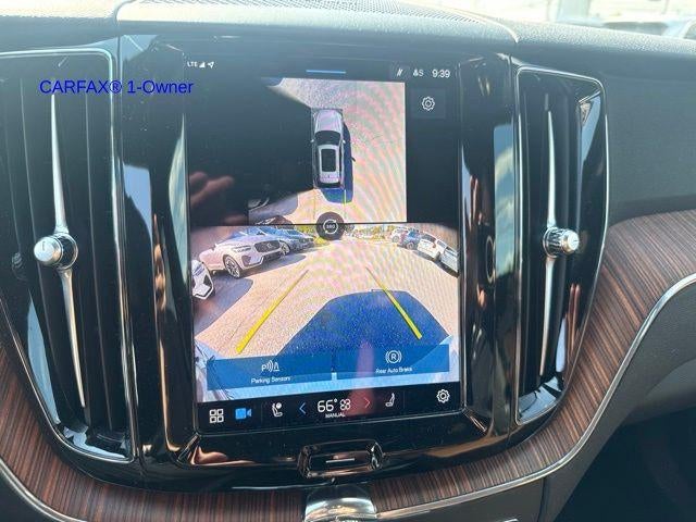 2024 Volvo XC60 B5 AWD Plus Dark Theme