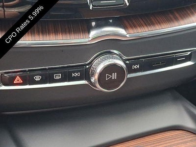 2024 Volvo XC60 B5 AWD Plus Dark Theme