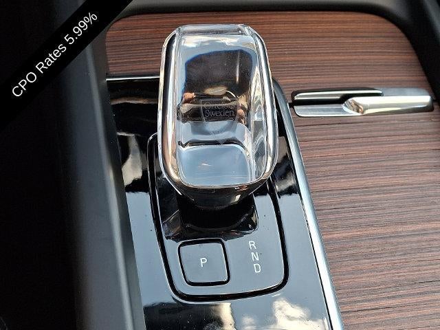 2024 Volvo XC60 B5 AWD Ultimate Dark Theme