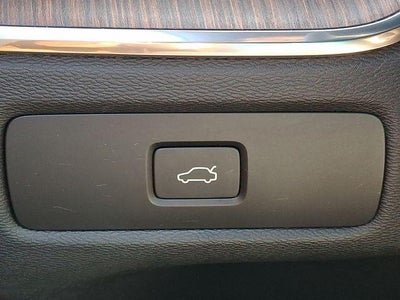 2024 Volvo XC60 B5 AWD Ultimate Dark Theme