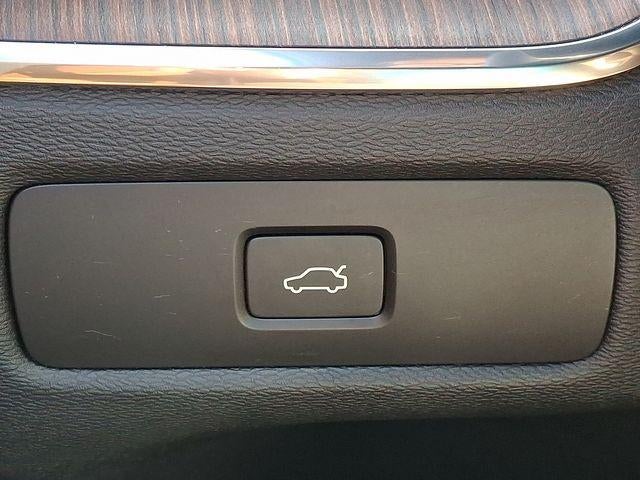 2024 Volvo XC60 B5 AWD Ultimate Dark Theme