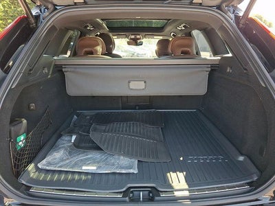 2024 Volvo XC60 B5 AWD Ultimate Dark Theme