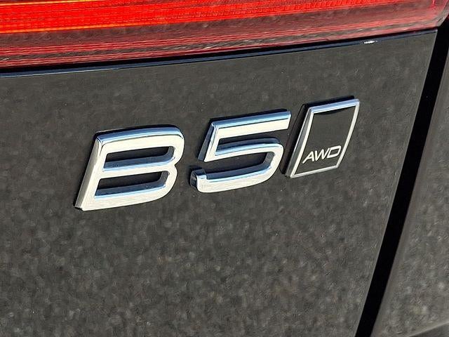 2024 Volvo XC60 B5 AWD Ultimate Dark Theme