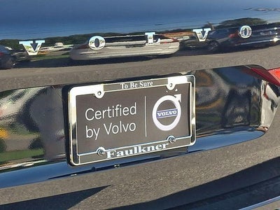 2024 Volvo XC60 B5 AWD Ultimate Dark Theme