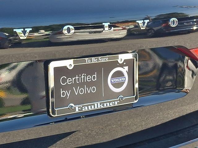 2024 Volvo XC60 B5 AWD Ultimate Dark Theme