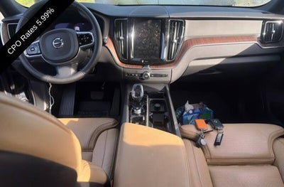 2024 Volvo XC60 B5 AWD Ultimate Dark Theme