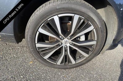 2024 Volvo XC60 B5 AWD Ultimate Dark Theme