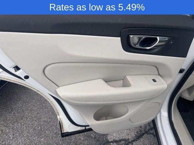 2023 Volvo XC60 B5 AWD Plus Bright Theme