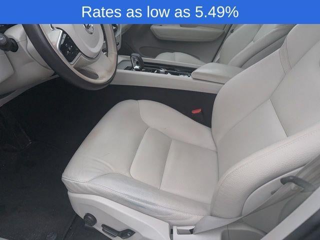 2023 Volvo XC60 B5 AWD Plus Bright Theme