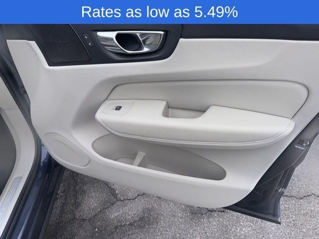 2023 Volvo XC60 B5 AWD Plus Bright Theme