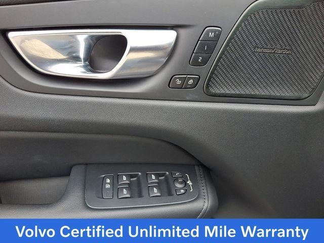 2023 Volvo XC60 B5 AWD Plus Bright Theme