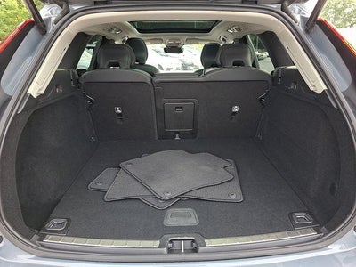 2023 Volvo XC60 B5 AWD Plus Bright Theme