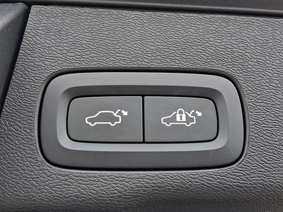 2023 Volvo XC60 B5 AWD Plus Bright Theme