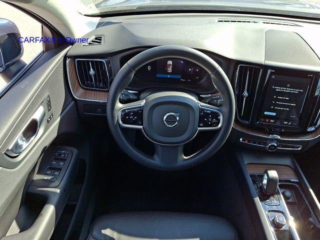 2023 Volvo XC60 B5 AWD Plus Bright Theme