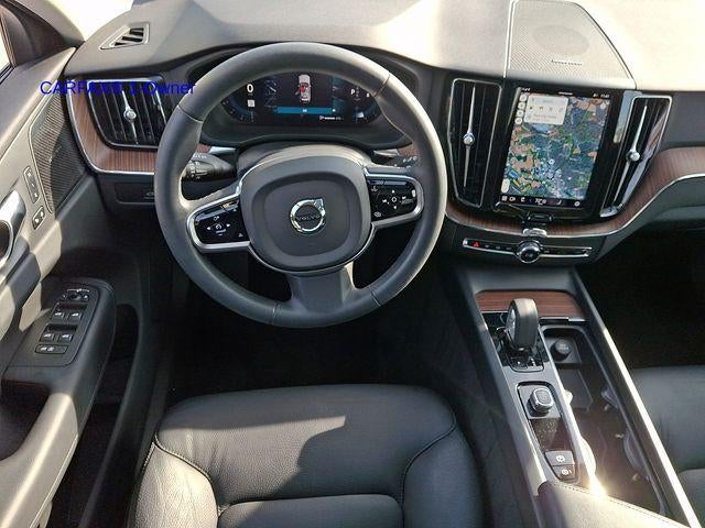2023 Volvo XC60 B5 AWD Plus Dark Theme
