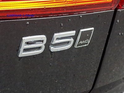2023 Volvo XC60 B5 AWD Plus Dark Theme