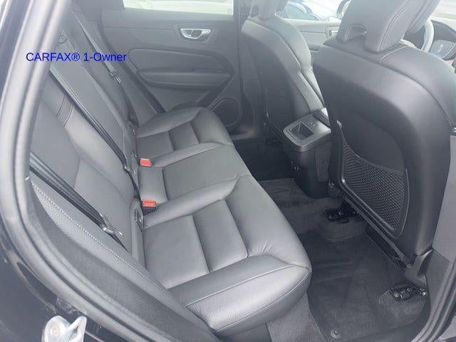 2023 Volvo XC60 B5 AWD Plus Dark Theme