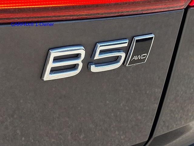 2023 Volvo XC60 B5 AWD Plus Dark Theme