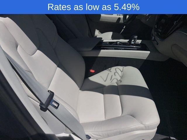 2023 Volvo XC60 B5 AWD Plus Dark Theme