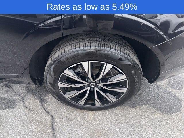 2023 Volvo XC60 B5 AWD Plus Dark Theme