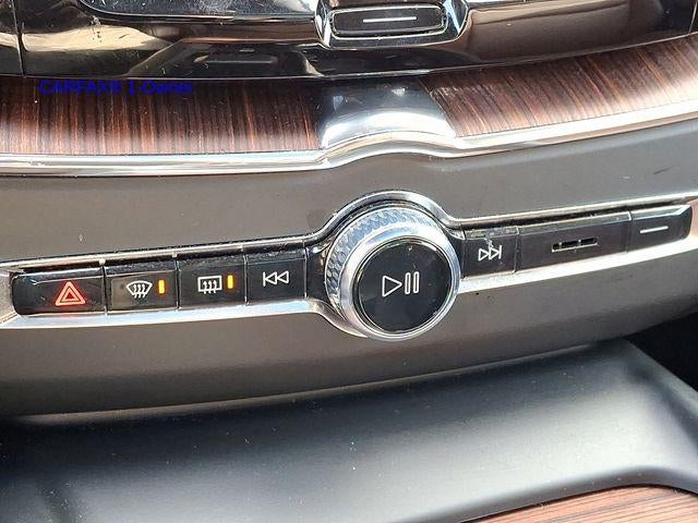 2023 Volvo XC60 B5 AWD Plus Dark Theme