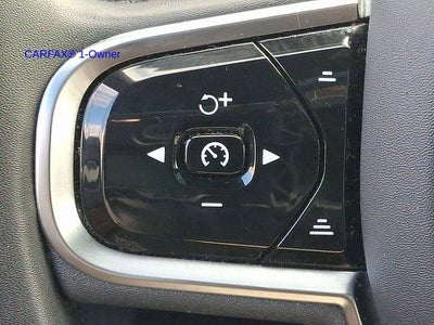 2023 Volvo XC60 B5 AWD Plus Dark Theme